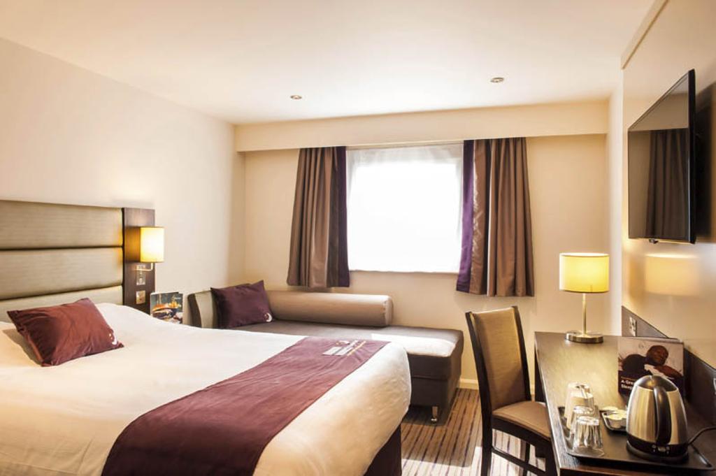 Premier Inn Birmingham City Centre Broad Street Exterior foto
