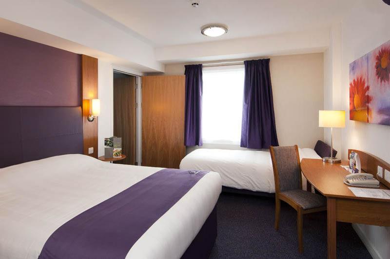 Premier Inn Birmingham City Centre Broad Street Exterior foto